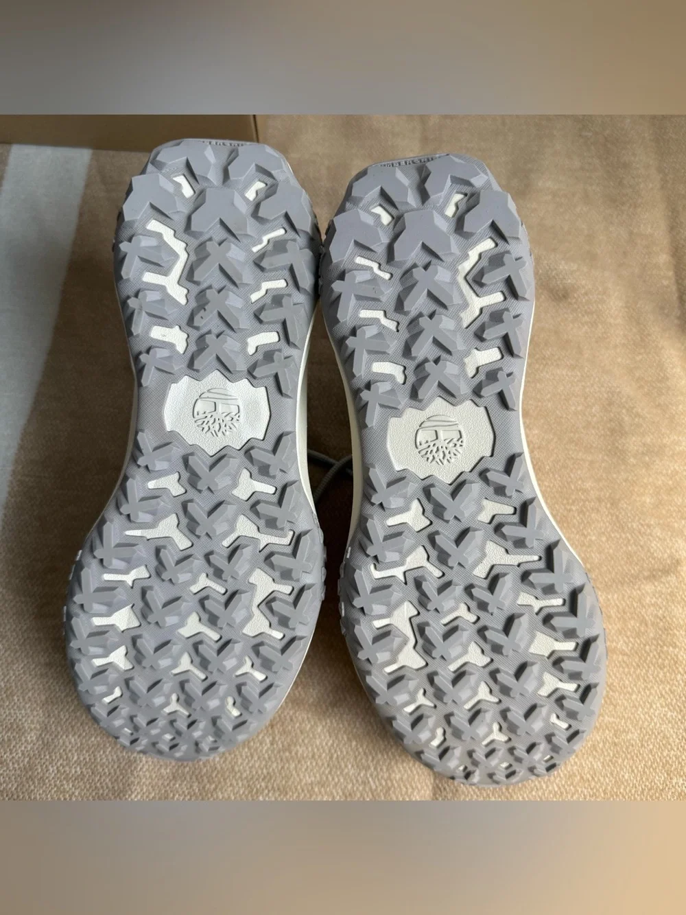 Timberland Women’s waterproof Ivory & Gray Low-Top Sneaker size 7